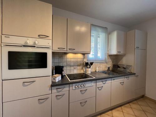 Casa Medusa - con piscina, a 2 minuti dalla stazione in Cavigliano