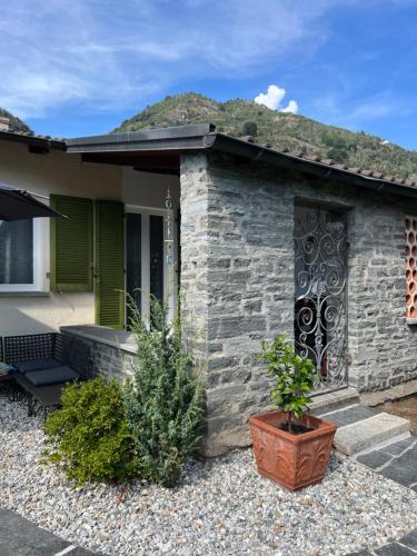 Facilities, Casa Medusa - con piscina, a 2 minuti dalla stazione in Cavigliano