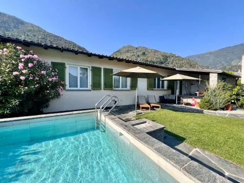 Casa Medusa - con piscina, a 2 minuti dalla stazione in Verscio, Schweiz