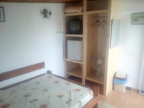 Single Room with Shared Bathroom