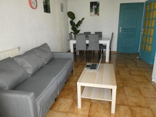 Shared lounge/TV area, Chambre en coloccation a Marseille La Rose in La Rose