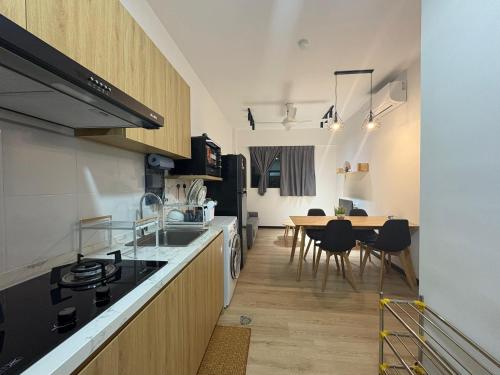 Homestay Kinawoh Sepanggar 2 Bilik Dekat Poli KK UMS in Sepanggar