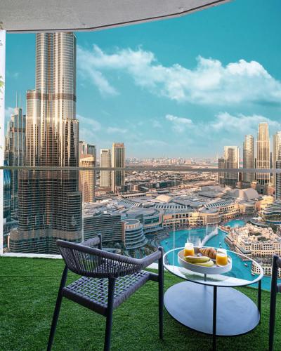 Stay in the #1 Burj & Fountain View 4BR Apartment, Dubai