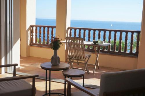 Grande villa familiale vue mer avec piscine - domaine privé à St Cyr sur Mer (Grande villa familiale vue mer avec piscine - domaine prive a St Cyr sur Mer) in Le Jas des Amandiers