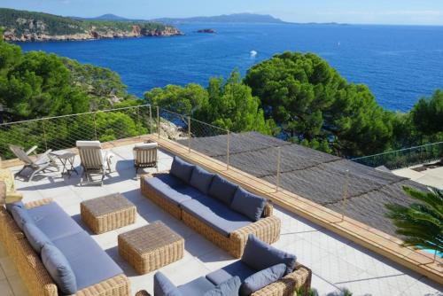 Grande villa familiale vue mer avec piscine - domaine privé à St Cyr sur Mer (Grande villa familiale vue mer avec piscine - domaine prive a St Cyr sur Mer) in Le Jas des Amandiers