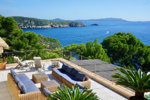 Grande villa familiale vue mer avec piscine - domaine privé à St Cyr sur Mer (Grande villa familiale vue mer avec piscine - domaine prive a St Cyr sur Mer) in Le Jas des Amandiers