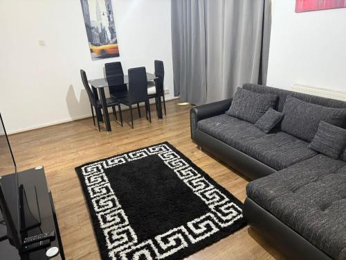 Bright & Cosy Flat in Bermondsey by Southwark park, Londyn