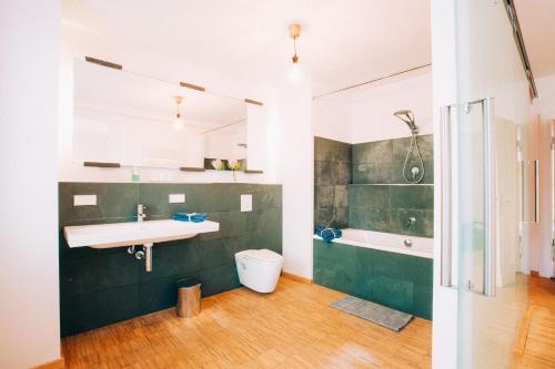 Large 150m2 Apartment with Balcony & Terrace in Trendy Prenzlauer Berg, Berlin (Foto 6)