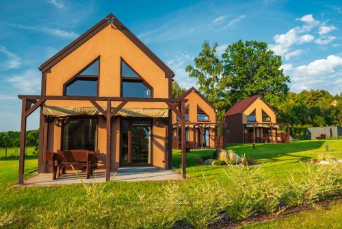 2 bedrooms, 5 beds