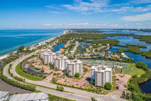 Coastal Bonita Springs Condo steps away to Beach Pool