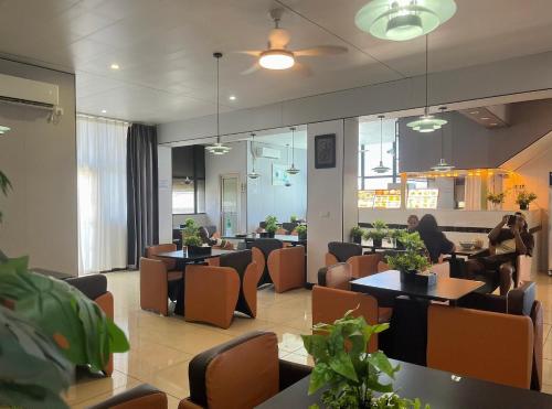 Restauracja, Happy day inn in Honiara