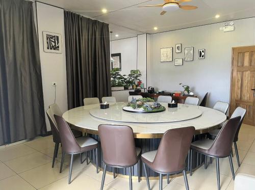 Restauracja, Happy day inn in Honiara