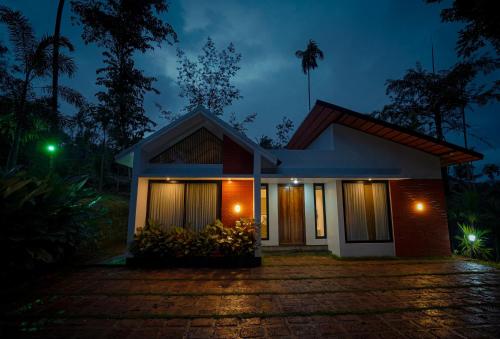 wayanadjunglevillas in Kenichira