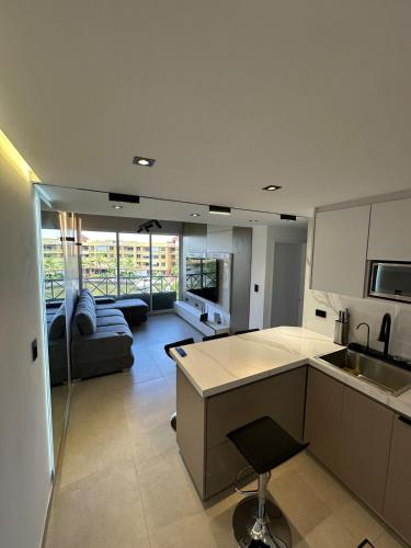 Apartamento Lecheria 2 Hab 2 Banos Terraza Planta Electrica - De Lujo in Puerto La Cruz