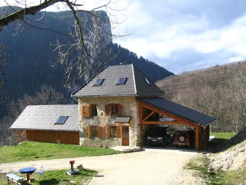 Maison Atypique en Chartreuse gîte à louer Les Blanches