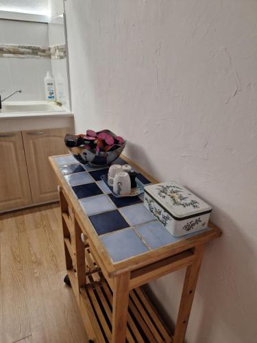 Romantique pour 2 avec lit baldaquin et table de massage in Gignac