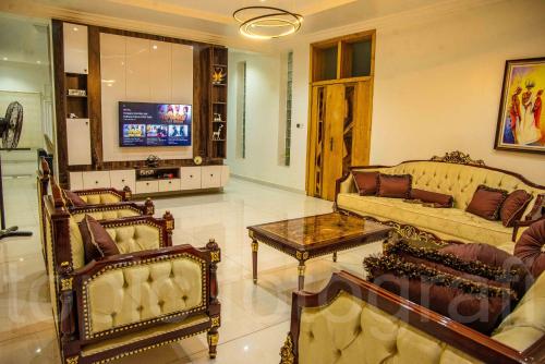 Enugu-LuxVilla 4 BEDROOM LUXURY DUPLEX – khách sạn tại Enugu