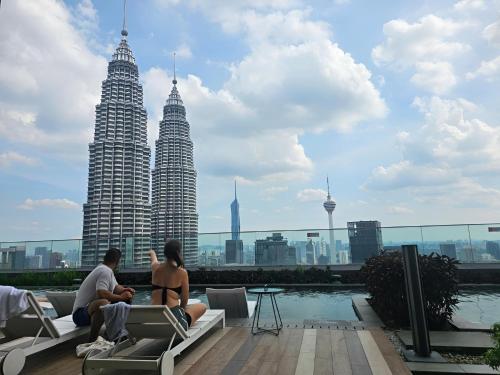 Premier Suites Twin Towers at Star Residences