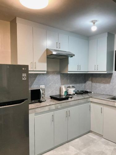 Kitchen, 2 BED, 2 BATH, GATED & Free PARKING CLOSE TO DOWNTOWN in Matina Pangi