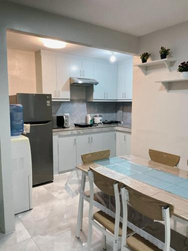 Kitchen, 2 BED, 2 BATH, GATED & Free PARKING CLOSE TO DOWNTOWN in Matina Pangi