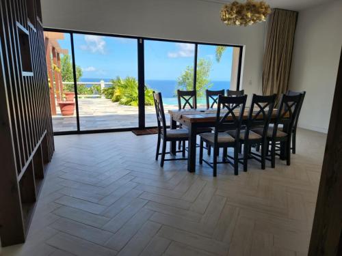 Seadmed, Rock House Estate in Port Elizabeth