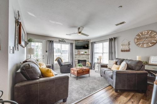 Condo with Pool about 2 Mi to Table Rock Lake! in Branson, USA