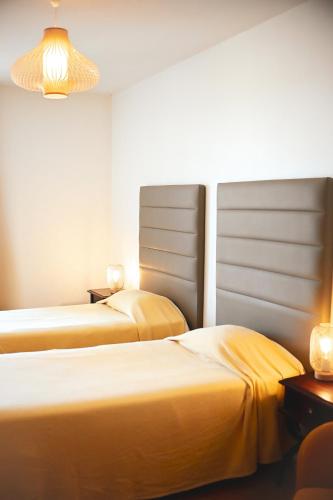 2 twin beds, 1 sofa bed