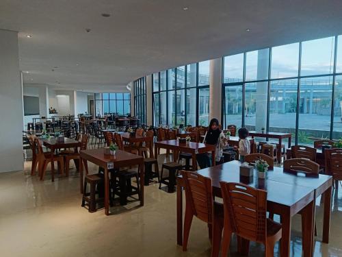 Restaurant, Wambuliga Homestay in Waha