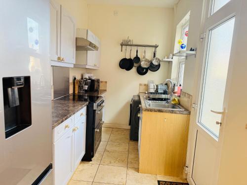 Létesítmények, 2 BED home in Birmingham Contractors free parking and fast Wi-Fi in Smethwick