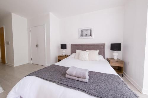 Spacious 2 Bed 2 Bath Apartment with Balcony - Birmingham City Centre, Birmingham (photo 6)
