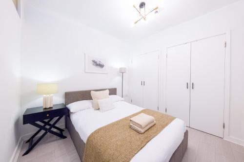 Spacious 2 Bed 2 Bath Apartment with Balcony - Birmingham City Centre, Birmingham (photo 11)