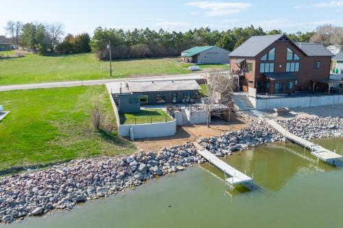Private Sauna + Beach: Lake Norden Cabin in Arlingtona