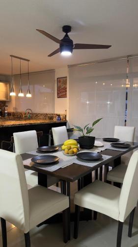 Facilities, Casa Bote Con Vista a Los Canales De Lecheria Con Muelle Privado in Lecheria