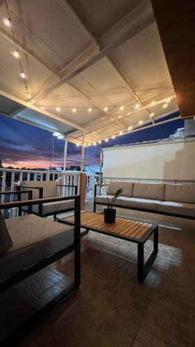 Balcony/terrace, Casa Bote Con Vista a Los Canales De Lecheria Con Muelle Privado in Lecheria