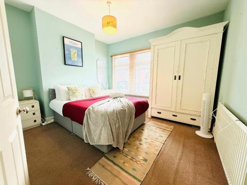 2 BED home in Birmingham Contractors free parking and fast Wi-Fi in Smethwick