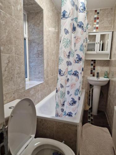 Bright 1 bedroom apartment in central london, Londra (foto 2)