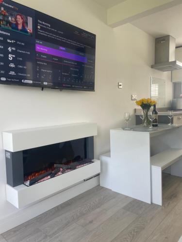 Look no further Gorgeous newly renovated contemporary chalet Sandown Bay Holiday Centre in Sandown North