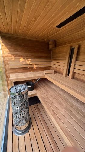 Rózsabarack Vendégházak (Rozsabarack Vendeghazak) in โซพรอน