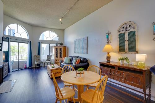 1 Mi to the Ocean Long Beach Condo with Pool Access in Long Beach, USA
