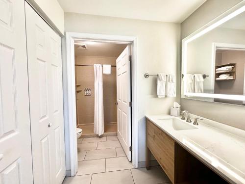 Staybridge Suites East Stroudsburg - Poconos an IHG Hotel - image 6
