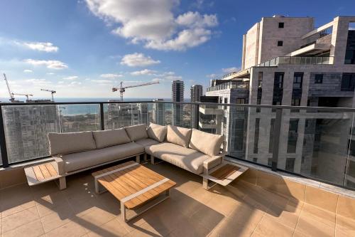 Sky26 Mini Penthouse with Private Pool and Sea View in บัท ยัม