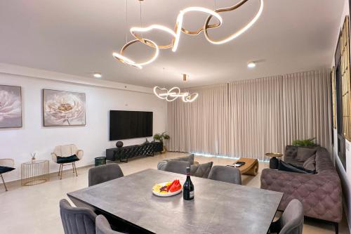 Sky26 Mini Penthouse with Private Pool and Sea View in บัท ยัม