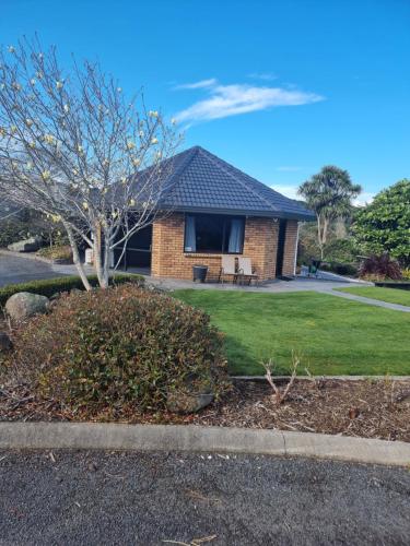 Exterior view, Rosandra Retreat in Bell Block