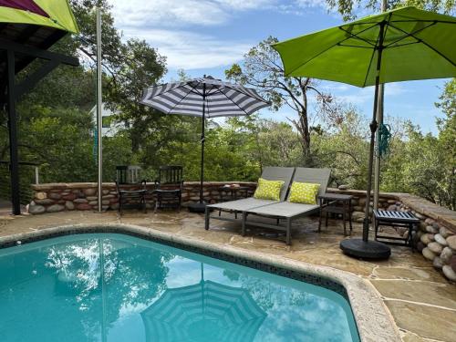 Lake Austin Luxury Guesthouse Cabin & Suite Retreat - image 9