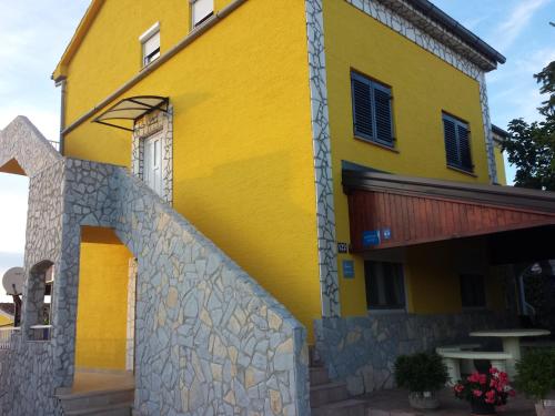  Apartments Lucija, Pension in Hrahorić