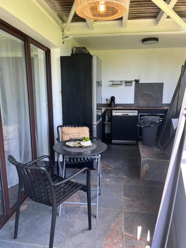 Love and spa by O'Kalm in Mare Gaillard