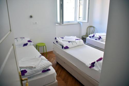 Twin room, shared bathroom
