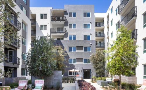 Noho Alexan Modern 2bed Duo with FREE Parking