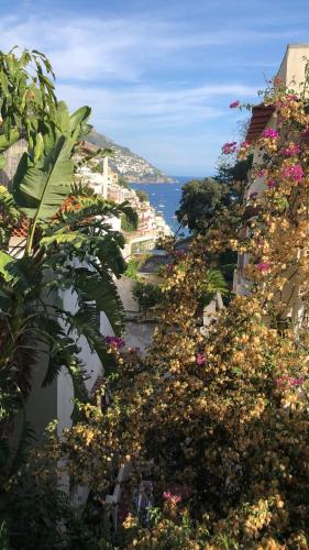 Casa Aversano - POSITANO CENTER - 5 MINUTES TO BEACH - For 6 people, ideally located in the heart of Positano, with terrace and seaview, 3 bathrooms and 3 bedrooms
