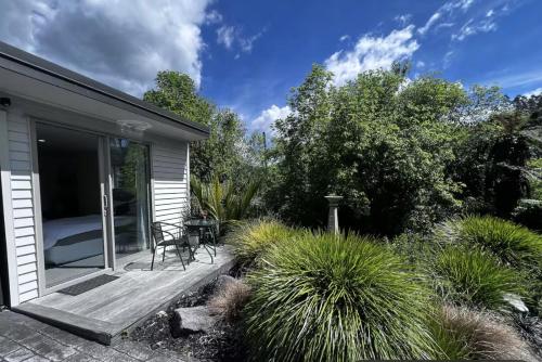 Secluded Lake Ōkāreka Studio Views, Spa, Deck in Rotorua (Secluded Lake Okareka Studio Views, Spa, Deck in Rotorua) in 奧卡雷卡湖